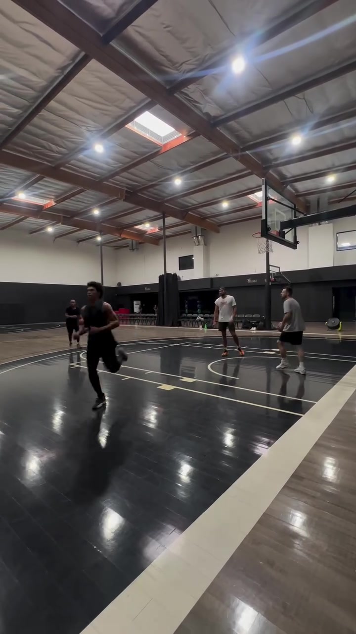 与老队友切磋射术！文森特晒与斯特鲁斯一同训练三分集锦