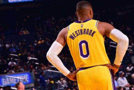 皇冠体育官网-【观点】韦少球商低？混了那么多年的他才是球场智者