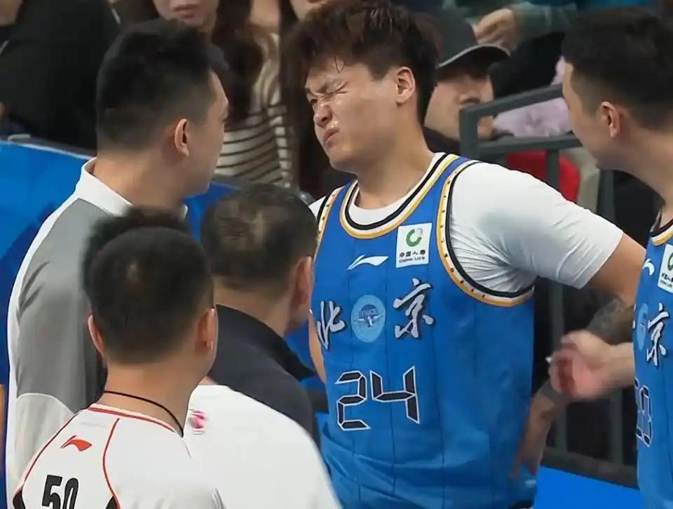 皇冠体育-CBA三消息：赵睿伤病更新，徐杰回应百万票王，山西球迷又闯祸